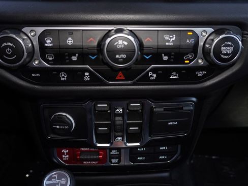 Used 2024 Jeep Wrangler Unlimited Rubicon AWD/4WD image 17