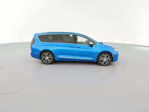 New 2026 Chrysler Pacifica Pinnacle image 14