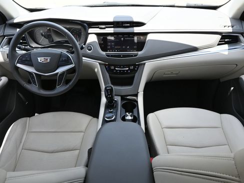 Used 2021 Cadillac XT5 Premium Luxury FWD image 8