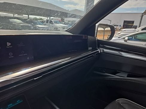 Used 2025 Cadillac Escalade Premium Luxury AWD/4WD image 20