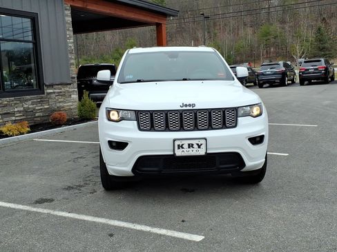 Used 2019 Jeep Grand Cherokee Altitude image 2