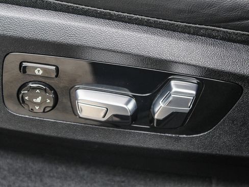 Used 2022 BMW X6 xDrive40i w/ M Sport Package image 21