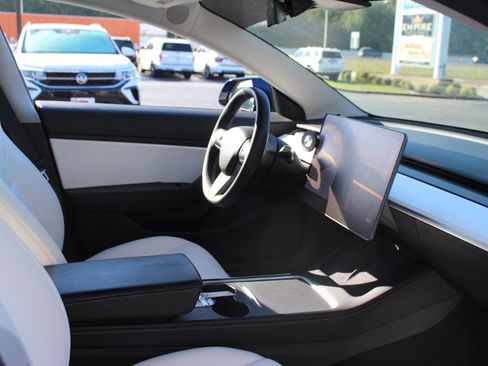 Used 2021 Tesla Model 3 Standard Range Plus image 24