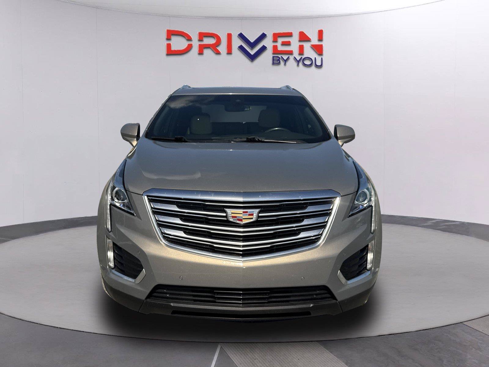 Used 2017 Cadillac XT5 Luxury w/ Driver Awareness Package FWD image 9