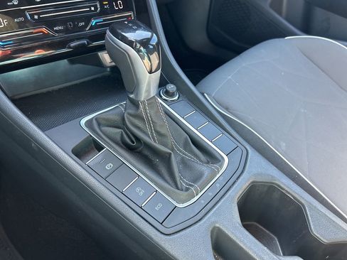 Used 2025 Volkswagen Jetta Sport image 37