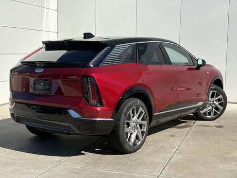New 2025 Cadillac Optiq Luxury 1 image 7