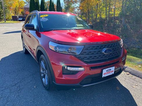 Certified 2022 Ford Explorer XLT w/ Equipment Group 202A image 3