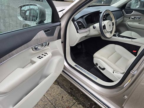 Certified 2023 Volvo XC90 T8 Plus w/ Protection Package Premier image 19