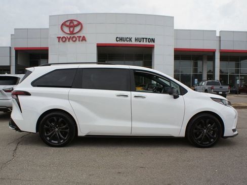 Used 2025 Toyota Sienna XSE w/ XSE Plus Package image 1