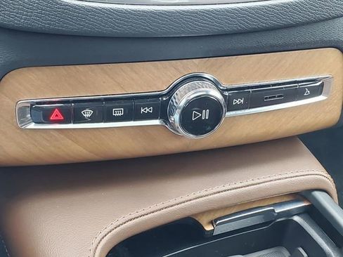 Certified 2024 Volvo XC90 B6 Plus w/ Protection Package Premier image 24