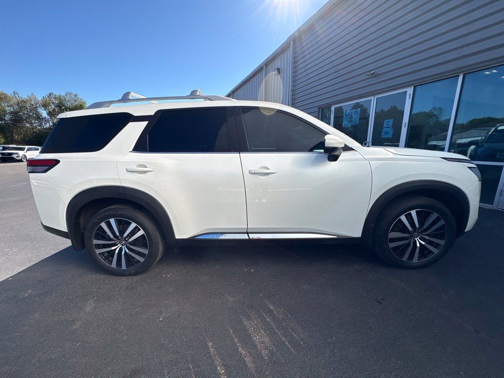 Used 2024 Nissan Pathfinder Platinum w/ Cargo Package AWD/4WD image 3