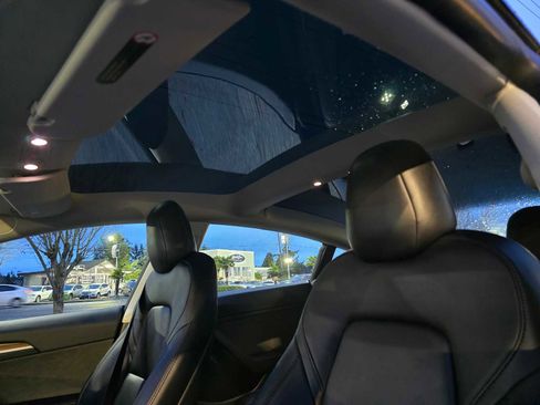 Used 2023 Tesla Model 3 Standard Range image 22