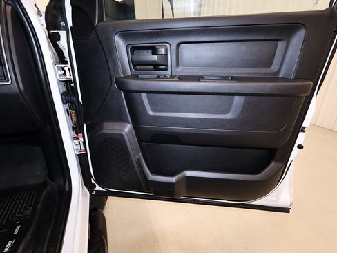 Used 2016 RAM 3500 Tradesman w/ Chrome Appearance Group image 17