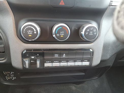 Used 2024 RAM 5500 Tradesman w/ Chrome Appearance Group AWD/4WD image 12