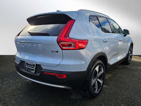 Used 2025 Volvo XC40 B5 Plus image 3