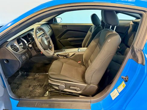 Used 2011 Ford Mustang Coupe w/ 101A Rapid Spec Order Code RWD image 13