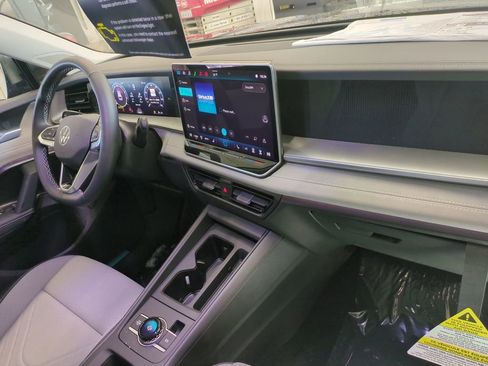 New 2026 Volkswagen Tiguan SE AWD/4WD image 33