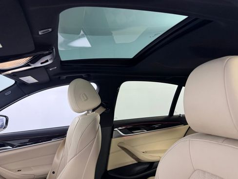 Used 2023 BMW 530i w/ Convenience Package image 23