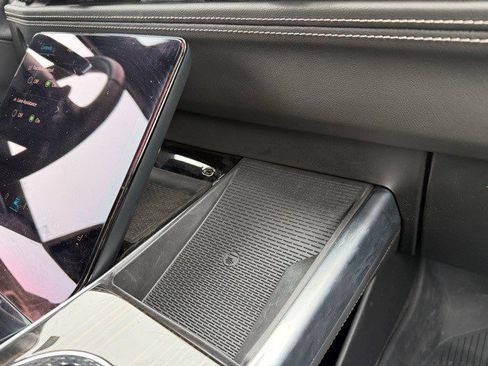 Certified 2025 Cadillac Escalade Premium Luxury image 17