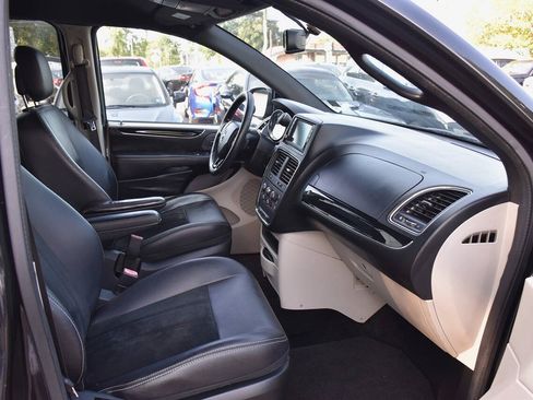 Used 2017 Dodge Grand Caravan SXT FWD image 15