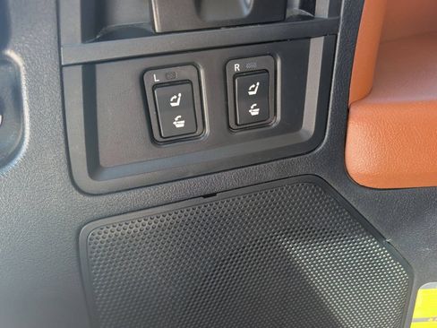 Used 2017 Toyota Sequoia Platinum AWD/4WD image 25