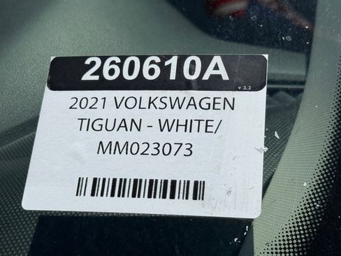 Used 2021 Volkswagen Tiguan SE w/ Panoramic Sunroof Package FWD image 31