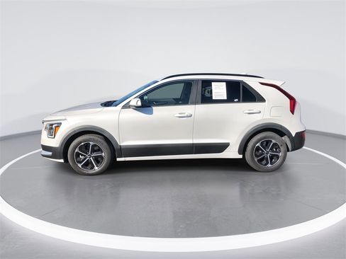 Used 2024 Kia Niro EX image 5