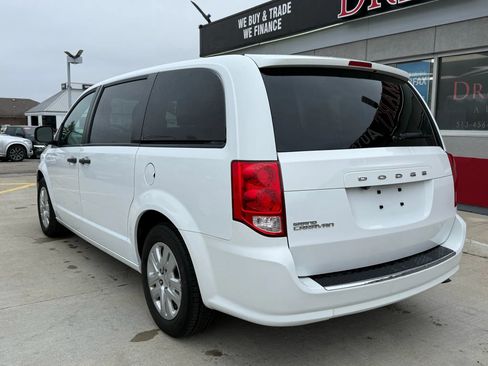 Used 2019 Dodge Grand Caravan SE w/ UConnect Hands-Free Group image 4