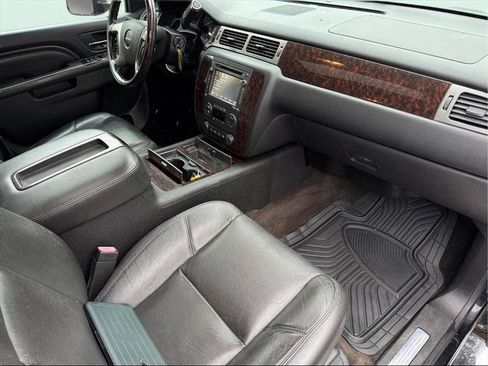 Used 2014 GMC Sierra 2500 Denali w/ Suspension Package, Off-Road image 17