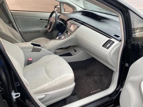 Used 2012 Toyota Prius Three image 16