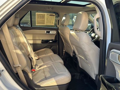 Used 2021 Ford Explorer Platinum w/ Equipment Group 601A image 11