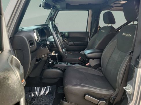 Used 2017 Jeep Wrangler Sahara w/ Connectivity Group image 9
