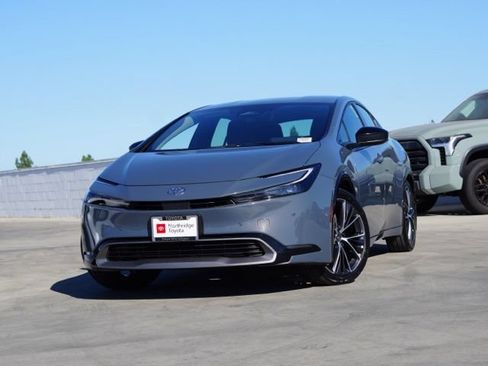 Used 2026 Toyota Prius XLE FWD image 4