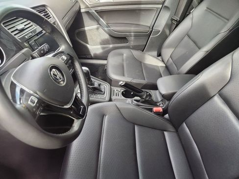 Used 2021 Volkswagen Golf 4-Door image 10