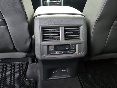 Certified 2023 Volkswagen Atlas SE image 9