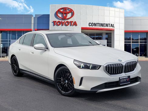 Used 2024 BMW 530i xDrive AWD/4WD image 2