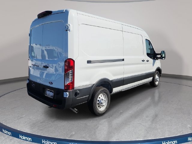 New 2026 Ford Transit 250 148 Medium Roof w/ Load Area Protection Package RWD image 4