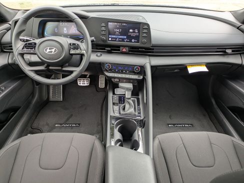 New 2026 Hyundai Elantra SEL Sport FWD image 15