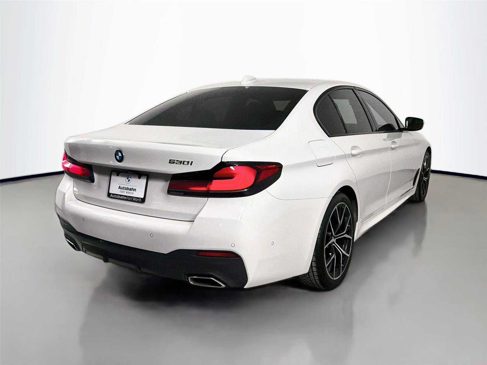 Used 2023 BMW 530i w/ M Sport Package RWD image 5