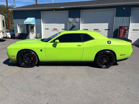 Used 2023 Dodge Challenger SRT Hellcat RWD image 2