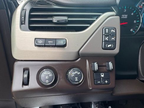 Used 2018 GMC Yukon Denali w/ Denali Ultimate Package AWD/4WD image 22