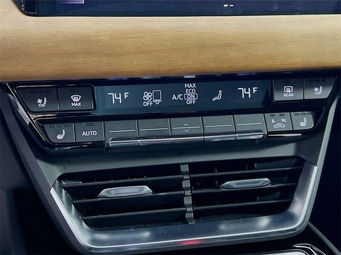 Used 2024 Audi e-tron GT Premium Plus image 18