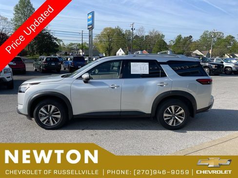 Used 2025 Nissan Pathfinder SL AWD/4WD image 52