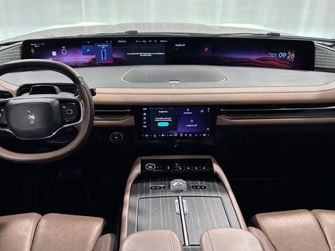 Used 2025 Lincoln Navigator L Black Label AWD/4WD image 2