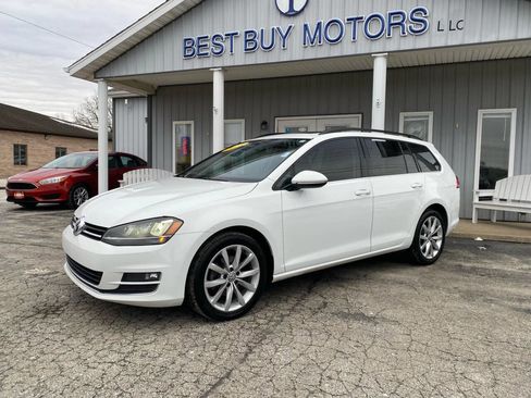 Used 2016 Volkswagen Golf S image 2