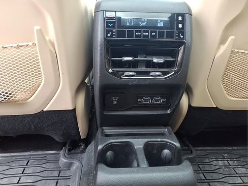 Used 2023 Jeep Grand Cherokee L Limited w/ Luxury Tech Group II AWD/4WD image 8