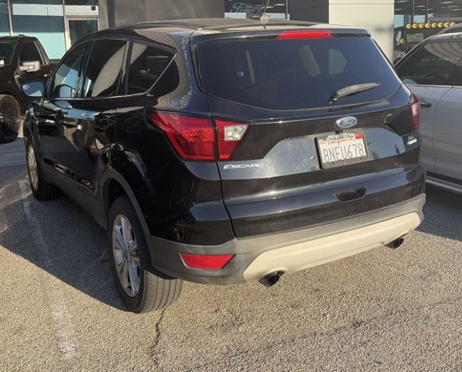 Used 2019 Ford Escape SE FWD image 3