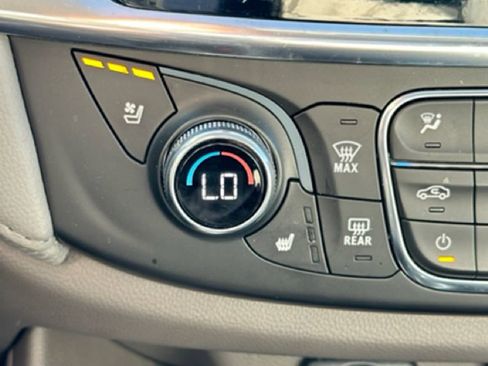 Used 2021 Chevrolet Traverse Premier image 15