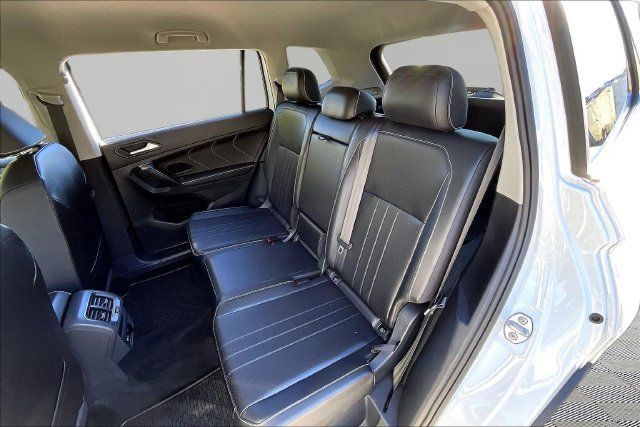 Used 2023 Volkswagen Tiguan SE AWD/4WD image 14