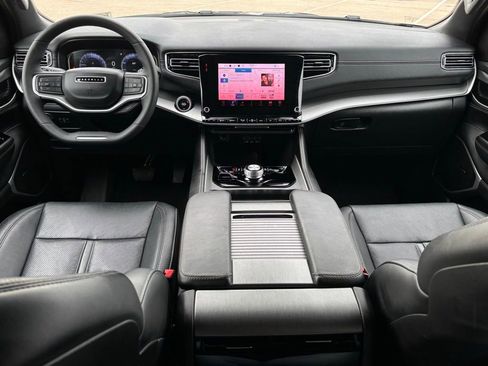 Used 2025 Jeep Wagoneer Series II w/ 8-Passenger Seating Package image 11